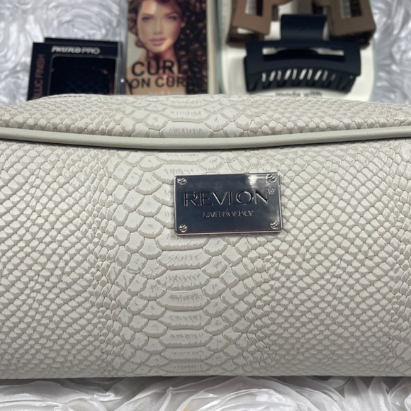 Five-Piece Hair Styling Kit including a Revlon Dual-Zip Toiletry Case - Picture 7 of 15